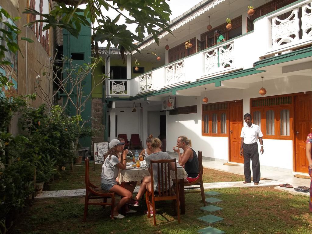 Srilanka Ayurveda Hotel 히카두와 외부 사진